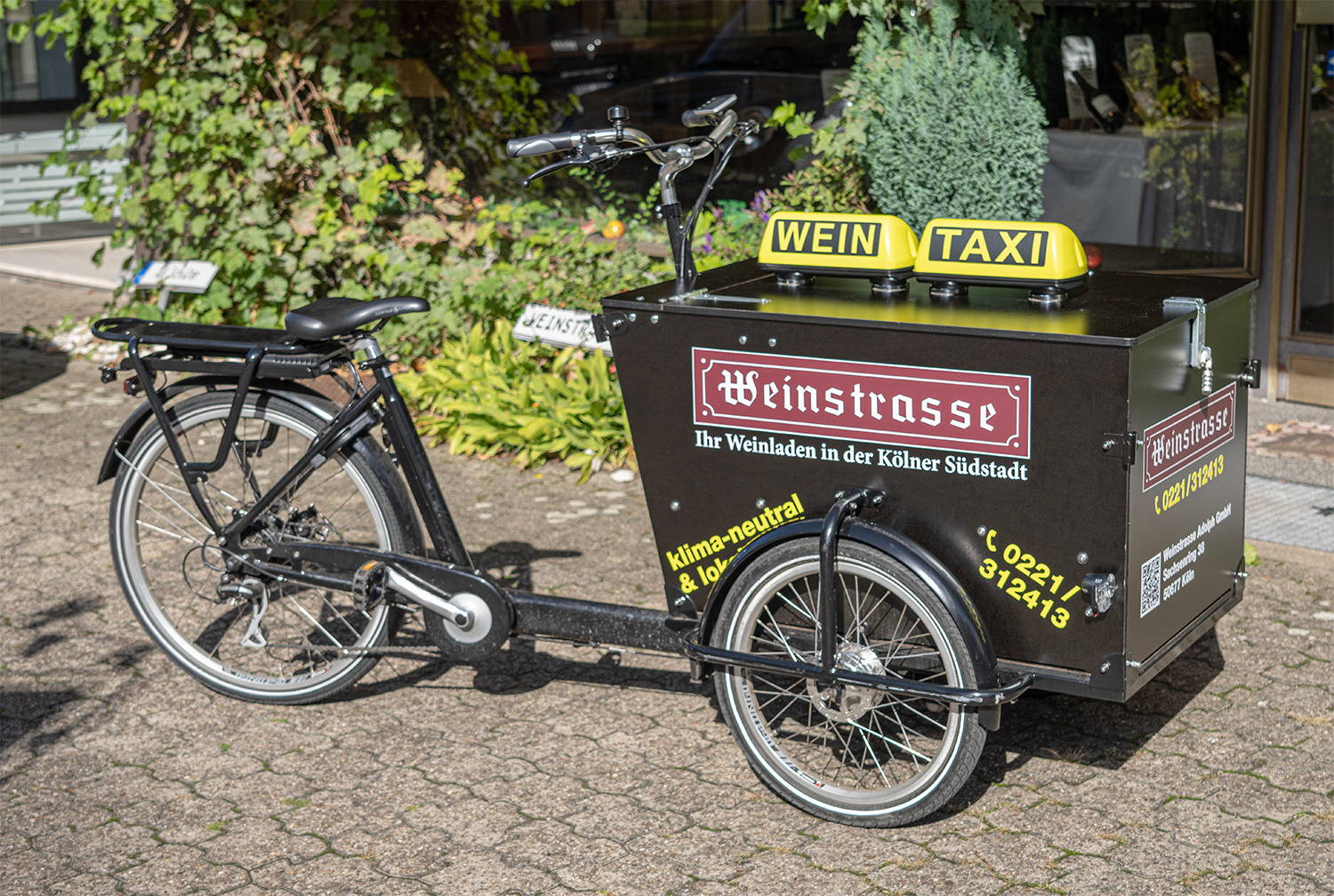 Wir sind die Weinstrasse - Ihr Weinladen in der Kölner Südstadt mit hervorragenden Weinen zu fairen Preisen. Weinhandlung / Weingeschäft Köln-Süd. Der Geheimtipp in der Nachbarschaft bzw. im Veedel.